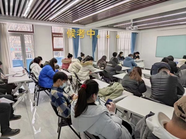 滨州成人高考学员考场候考