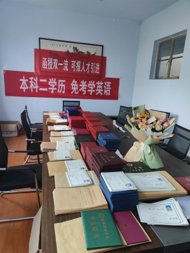 2024成人高考专升本英语模拟试题（结尾带答案）